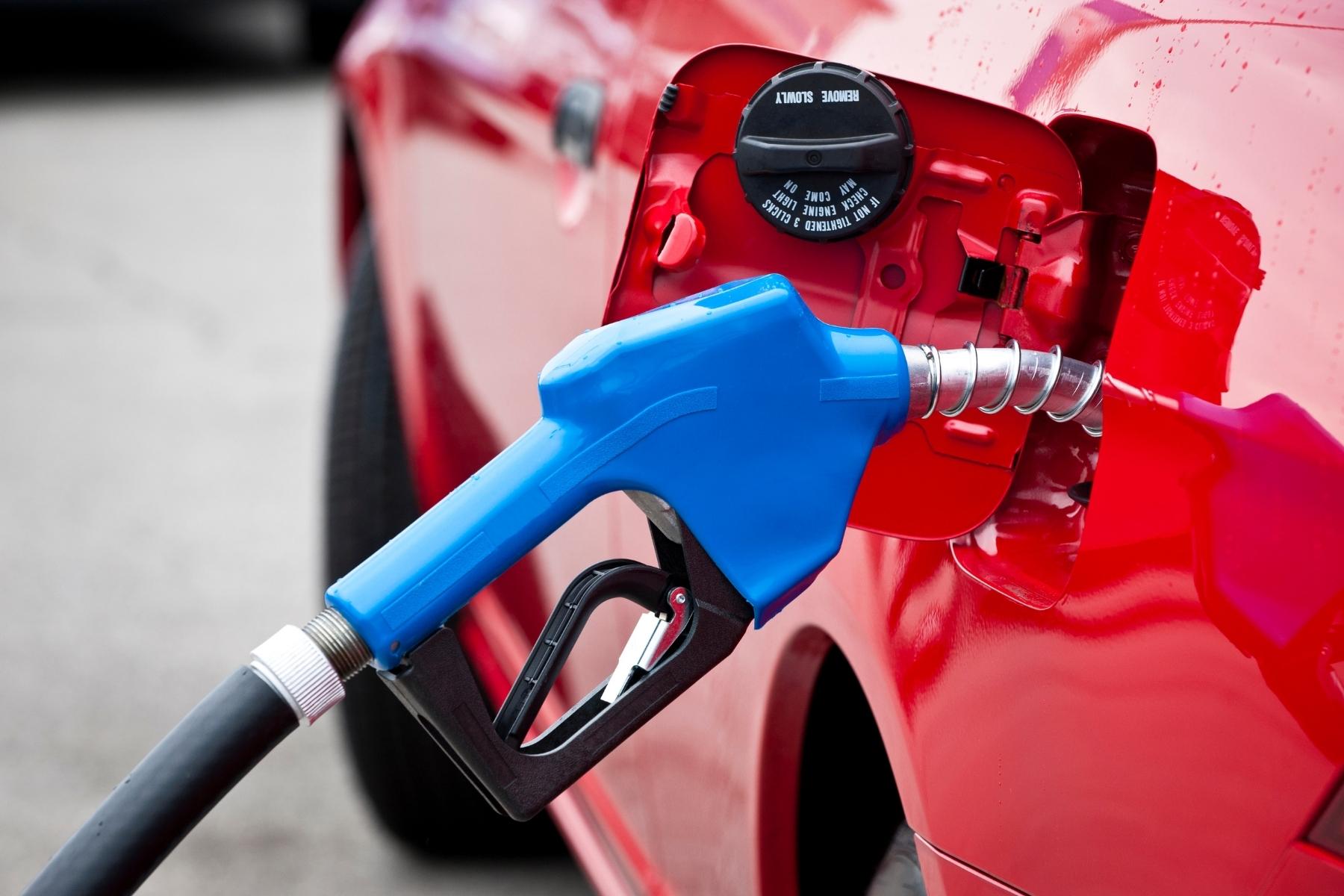 Tips para ahorrar gasolina al conducir tu coche
