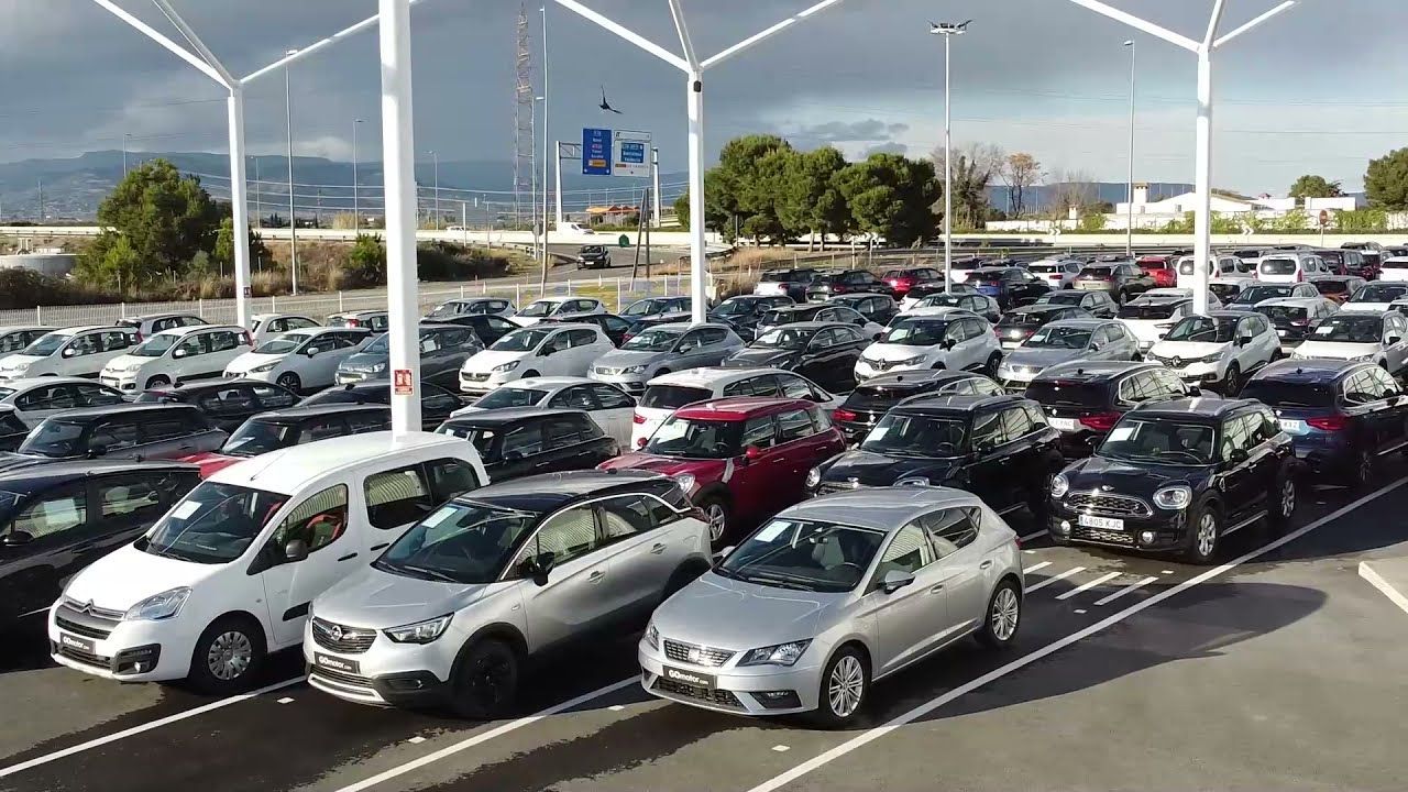 Cotxe d'ocasió vs. Cotxe KM0: En què es diferencien i quin et convé més?